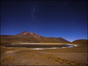 Jezioro Laguna Miniques, Gwiazdy, PĹaskowyĹź Atakama, Chile, GĂłry