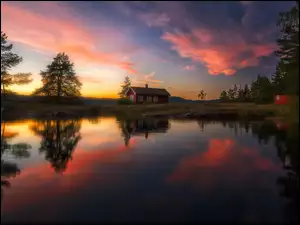 Dom, ZachĂłd sĹoĹca, ĹĂłdka, Drzewa, Jezioro Vaeleren, Ringerike, WieczĂłr, Chmury, Dom, Odbicie, Norwegia