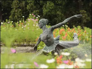 Fontanna z tańczącą baletnicą w Ogrodzie Botanicznym w Poznaniu