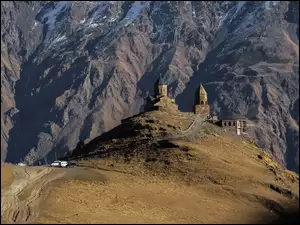 Stare ruiny zamków w górach Kaukazu
