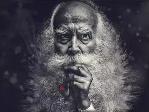 Starszy mężczyzna z siwą brodą palący fajkę
