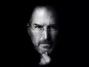 Steve Jobs na ciemnym tle