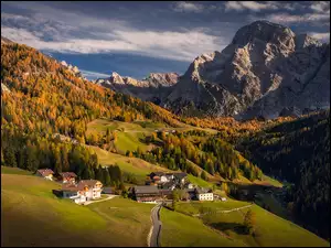 Val Badia, Bolzano, Dolina, Droga, WieĹ, WĹochy, Alpy, Las, GĂłry, Dolomity, SkaĹy, Domy