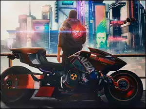Mężczyzna obok motocyklu w grze Cyberpunk 2077