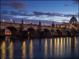 Most nad rzekÄ WeĹtawa w Pradze