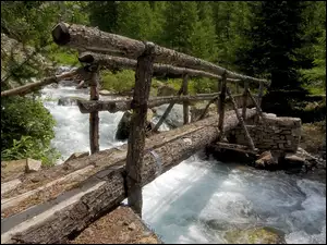 Mostek nad potokiem