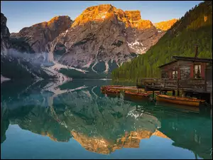 Lago di Braies, GĂłry, ĹĂłdki, Dolomity, PoĹudniowy Tyrol, Drewniany, Pragser Wildsee, WĹochy, Pomost, Jezioro, Domek
