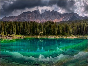 Karersee, WĹochy, Jezioro, Chmury, GĂłry, Lago di Carezza, Drzewa, Dolomity