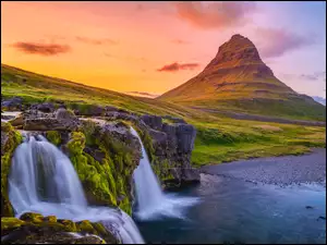 Wodospad Kirkjufellsfoss, GĂłra, ZachĂłd sĹoĹca, Islandia, SkaĹy, Rzeka, Kirkjufell