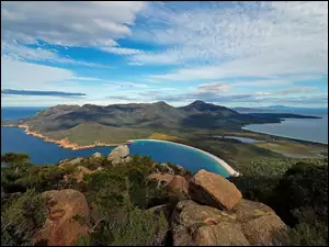 Australia, Mount Graham, Park Narodowy Freycinet, GĂłry, Zatoka, Morze, SkaĹy, Wineglass Bay, Drzewa, Tasmania