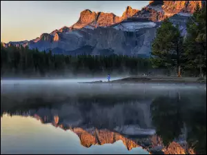 Odbicie, Góry, Mgła, Park Narodowy Banff, Jezioro, Drzewa, Kanada, Two Jack Lake