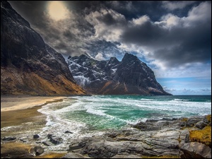 Kalvika, Norwegia, Góry, Chmury, Lofoty, Morze