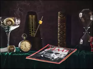 Zegarki książka i inne gadżety na stole