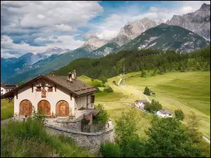 Pasmo górskie w Alpach szwajcarskich