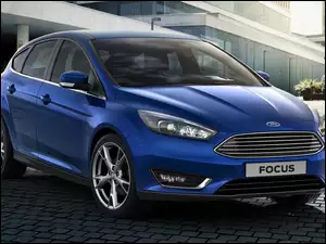 Granatowy Ford Focus