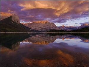 Odbicie, Jezioro, Drzewa, Prowincja Alberta, Upper Kananaskis Lake, Chmury, Kanada, Góry