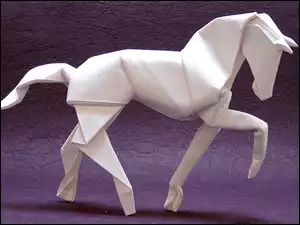 Papierowy koń w sztuce origami