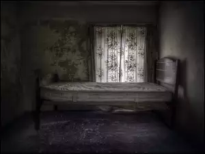 Stare łóżko z materacem