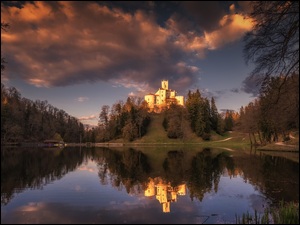 Zamek Trakoscan, Chorwacja, Drzewa, Odbicie, Jezioro, Chmury