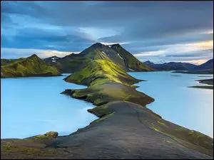 Wzgórza, Chmury, Góry, Islandia, Morze