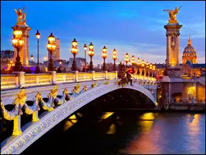 Most Aleksandra III, Rzeka Sekwana, Paryż, Francja, Latarnie