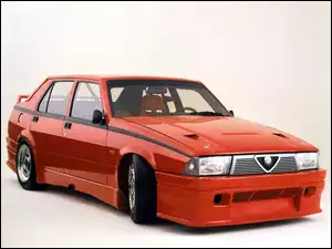 Zderzak, Alfa Romeo 75, Sedan