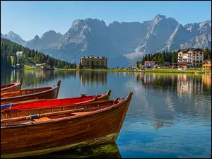 WĹochy, Dolomity, Cortina dAmpezzo, Drzewa, Domy, Jezioro, Misurina Lake, GĂłry, Ĺodzie