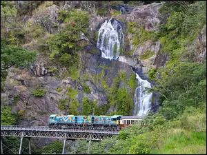 Atrakcja turystycznalinia kolejowa Kuranda Scenic w Australii