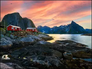 Góry, Lofoty, Morze Norweskie, Norwegia, Kamienie, Domki, Czerwone