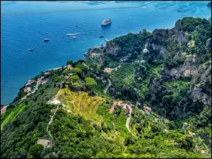 Widok z góry na miejscowość Amalfi we Włoszech