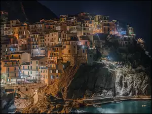Cinque Terre, Manarola, Domy, Włochy, Miasto nocą, Skały, Morze