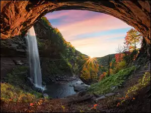 Wodospad Kaaterskill Falls w górach Catskill w Nowym Jorku