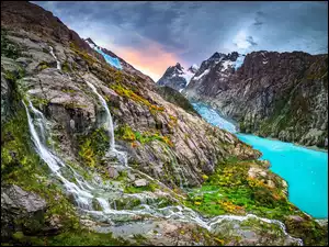 Góry, Park Narodowy Kawesqar, Patagonia, Chile, Jezioro