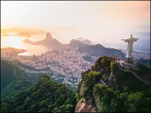 Statua Chrystusa Zbawiciela z widokiem na Rio de Janeiro w Brazylii