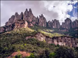 Las, Hiszpania, Montserrat, Drzewa, Katalonia, Skały, Chmury, Góry