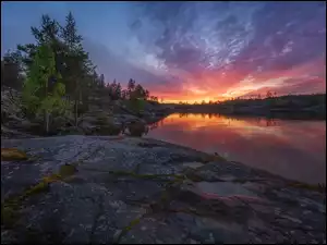 Karelia, Jezioro Ładoga, Chmury, Rosja, Zachód słońca, Drzewa, Skały