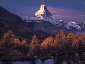 Rzeka, Góry, Drzewa, Las, Pożółkłe, Alpy Pennińskie, Szczyt Matterhorn, Szwajcaria, Jesień