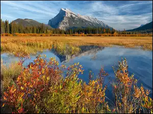 Vermilion Lake, Kanada, Mount Rundle, Jesień, Park Narodowy Banff, Jezioro, Drzewa, Góra