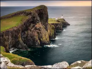 Wyspa Skye, Morze Szkockie, Neist Point Lighthouse, Chmury, Skały, Półwysep Duirinish, Szkocja, Latarnia morska