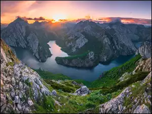 Prowincja Leon, Hiszpania, Góry Kantabryjskie, Jezioro, Miejscowość Riano, Zbiornik Riano