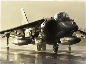 Lotnisko, Hawker Siddeley Harrier, Deszcz