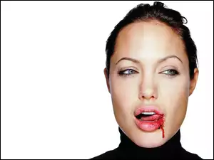 krew, Angelina Jolie, czarny golf