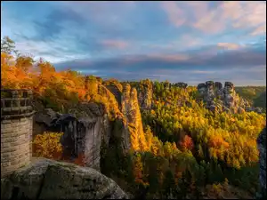 Chmury, Saksonia, Jesień, Drzewa, Skały, Park Narodowy Saskiej Szwajcarii, Góry Połabskie, Niemcy, Las