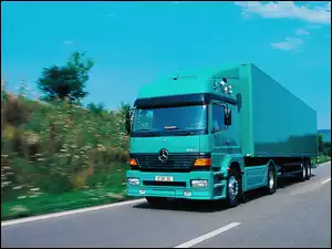 Zielony Ciągnik Mercedes