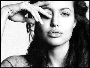 Angelina Jolie, czarne włosy
