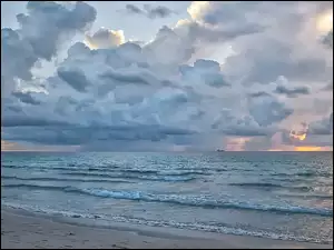 Chmury, Fale, Plaża, Morze