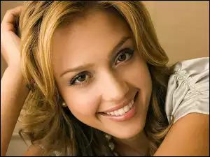Jessica Alba, Uśmiech