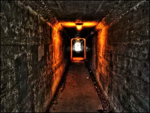 Tunel, Piwnica, Światła