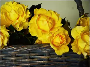 Żółte, Koszyk, Róże, Wiklinowy