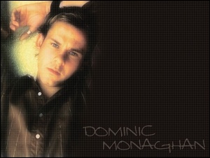 Dominic Monaghan, ciemna koszula